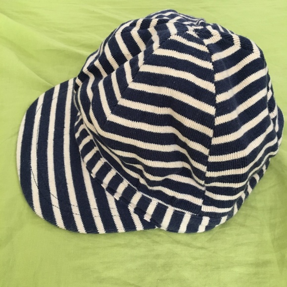 Woman’s stripes cap - Picture 3 of 4